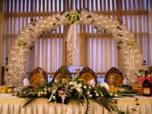 Украшение зала на свадьбу шарами